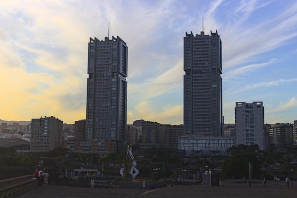 Západ nad Torres de Santa Cruz